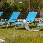 Beachfront * Meneou