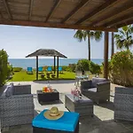 Beachfront * Meneou