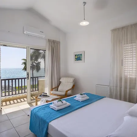 Beachfront * Meneou