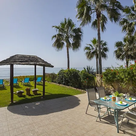 Beachfront * Meneou