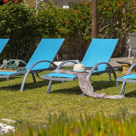 Beachfront * Meneou