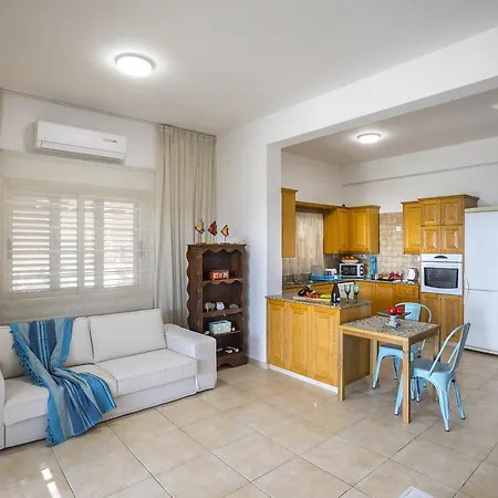 Beachfront * Meneou