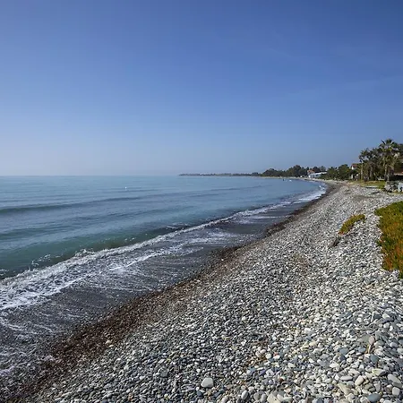 Beachfront * Meneou