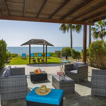 Beachfront * Meneou